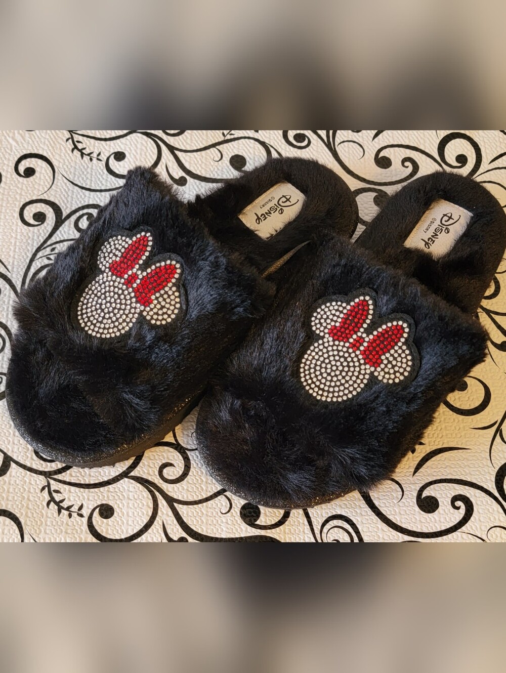 NWT! Disney Minnie Mouse Bling Rhinestone slippers slides Size 5 Size 6